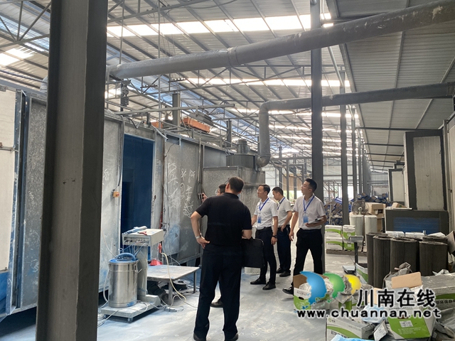 泸州市生态环境局到泸县海潮镇开展环保检查(图3) b3eec6fc5aa4ef002de932a0a660598.jpg