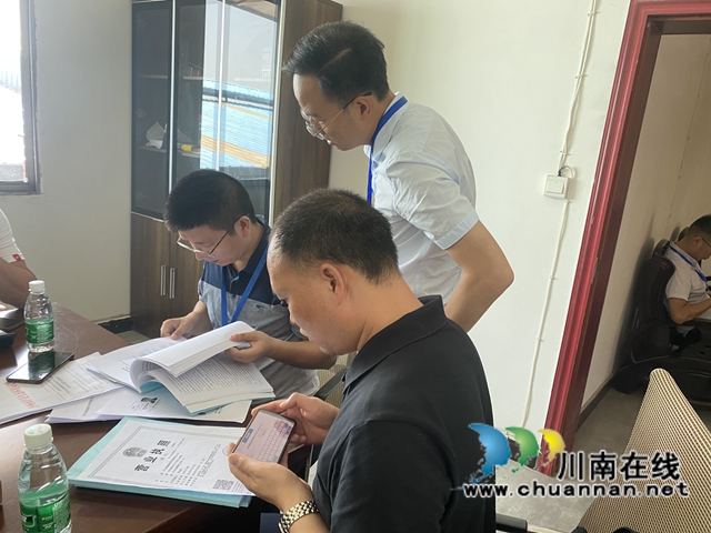 泸州市生态环境局到泸县海潮镇开展环保检查(图2) 80c232816720b0c3ebd5b4573d618cc.jpg