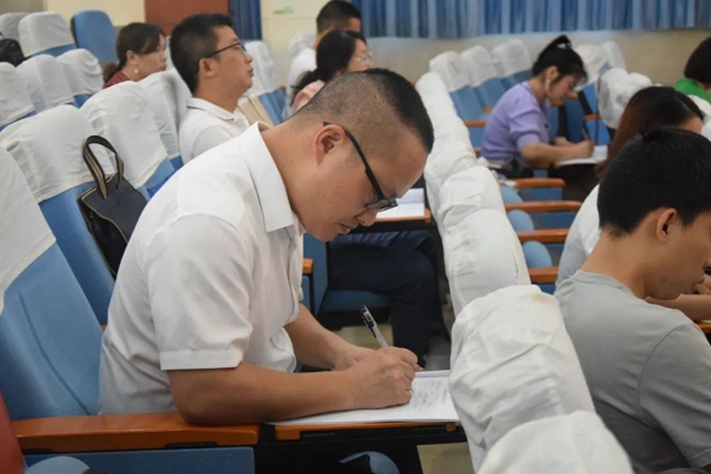 泸州市初中语文骨干教师“名校访学”走进泸州十八中(图36) 36.jpg