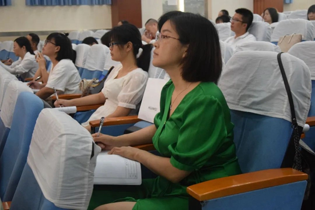 泸州市初中语文骨干教师“名校访学”走进泸州十八中(图37) 37.jpg