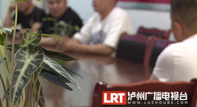 矿泉水瓶暗藏玄机,泸州警方一查竟是……(图1) 水1.jpg