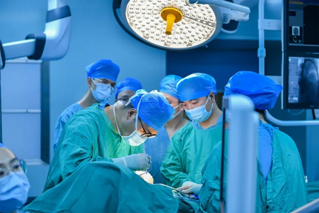 内外联合!西南医大附院心脏团队完成首2例经心尖导管缘对缘二尖瓣夹合手术(图3) 3.jpg