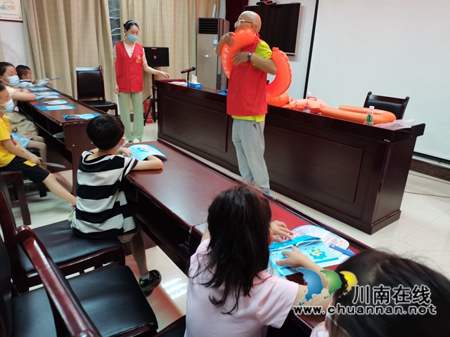 龙马潭区小市街道杜家街社区家长学校开展防溺水安全知识讲座(图2) IMG_20220708_104317.jpg.jpg