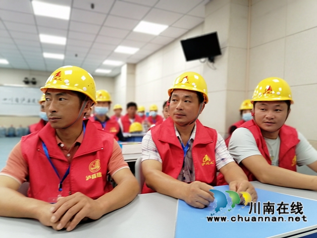 泸州市2022年返乡农民工“再技能化”职业技能培训开班典礼在泸县建校举行(图4) 微信图片_20220711114946.jpg