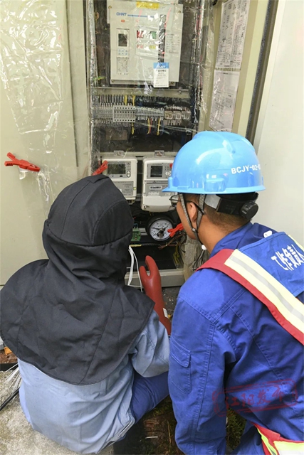 泸州:来自40℃+的“烤”验,致敬高温下的坚守!(图1) 1.jpg