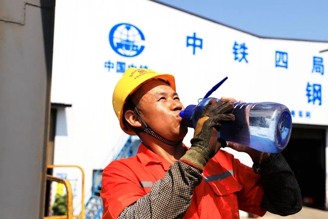 泸州:来自40℃+的“烤”验,致敬高温下的坚守!(图7) 7.jpg