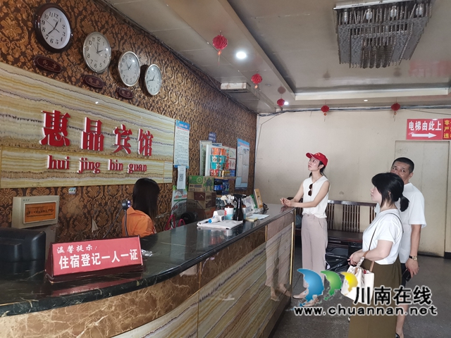 民心守护|龙马潭区小市街道回龙湾社区开展安全隐患大排查(图1) 微信图片_202207120923504.jpg