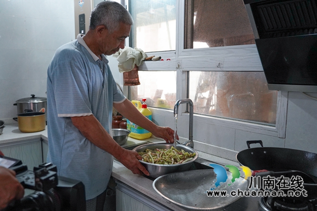 板栗三社村民宁德康 (1).JPG