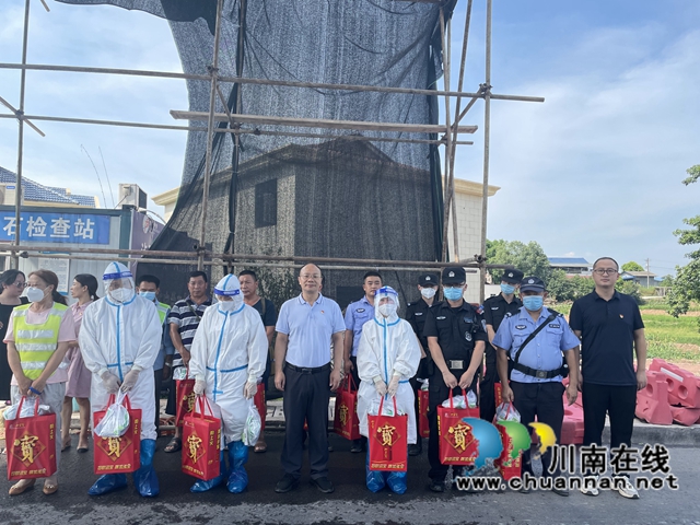 酷暑送清凉,关爱鼓干劲!泸县立石镇党委书记艾斌带队送“清凉”(图2) 图片2.jpg