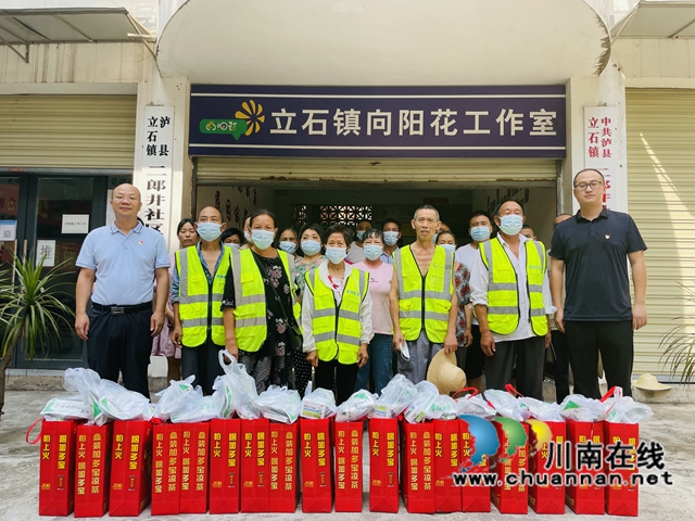 酷暑送清凉,关爱鼓干劲!泸县立石镇党委书记艾斌带队送“清凉”(图4) 图片4.jpg