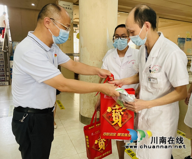 酷暑送清凉,关爱鼓干劲!泸县立石镇党委书记艾斌带队送“清凉”(图5) 图片5.jpg