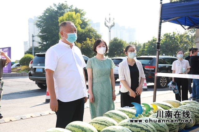 致敬高温下的劳动者!合江县领导开展“送清凉”慰问活动(图1) 仁1.jpg