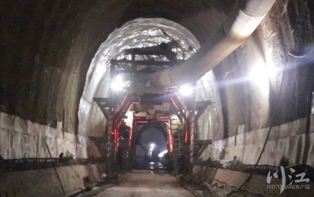 隆黄铁路大山坪隧道顺利贯通(图1) 大1.jpg