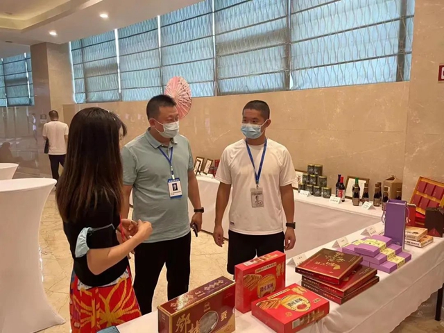 泸州市市场监管局全力保障“酒博会”食品安全(图2) 2.jpg