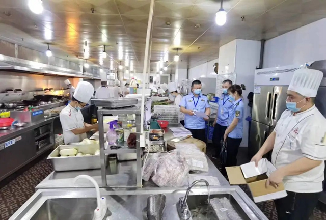 泸州市市场监管局全力保障“酒博会”食品安全(图5) 5.jpg