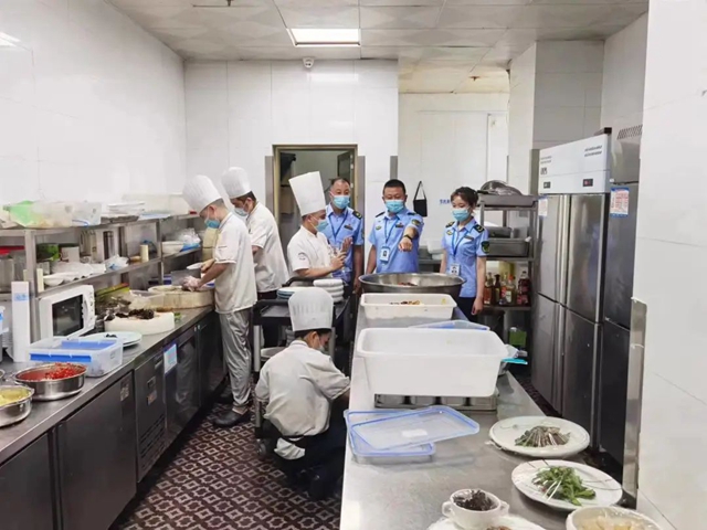 泸州市市场监管局全力保障“酒博会”食品安全(图4) 4.jpg