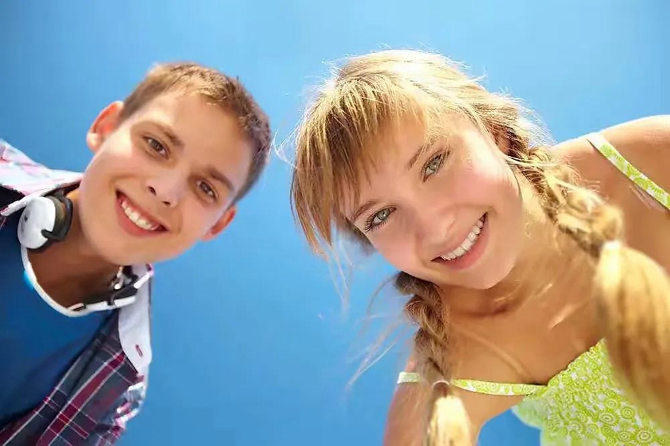 自信人生从“齿”开始，暑期正牙看过来，这里优惠多多！