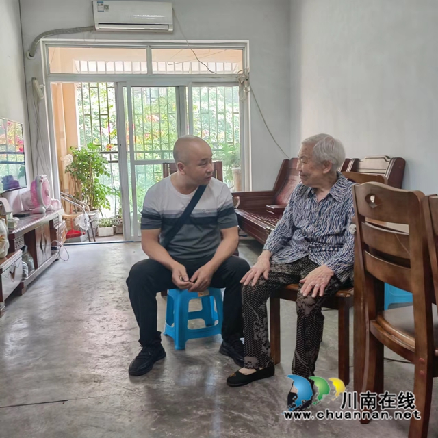 鱼塘街道抚琴台社区党风政风监督员上门走访（肖晨钟 摄）.jpg