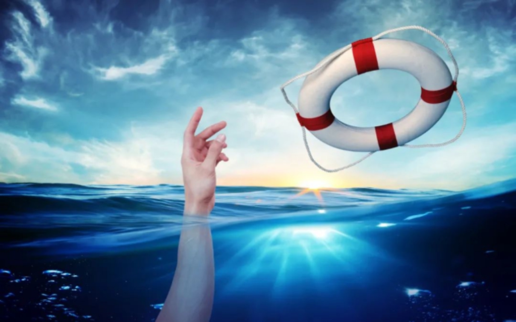 儿童河边玩耍，祖孙江边踩水，溺水事故丢失生命，你要学会……