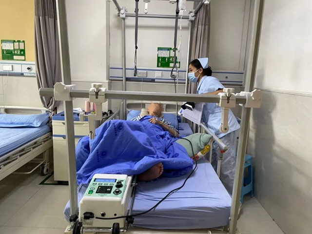 90岁老人不幸断骨两次,福欣骨科助其重获新生!(图4) 4.jpg