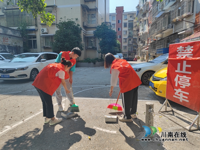 泸县海潮镇开展“文明行动日”活动(图2) 5f8ee3cfaaf2e597ad867dbfa229986.jpg