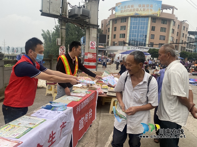 泸县海潮镇开展“文明行动日”活动(图4) 512f78e28afde8c9c91f7f5b8979519.jpg