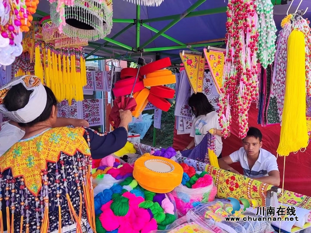 购买苗族服饰.jpg