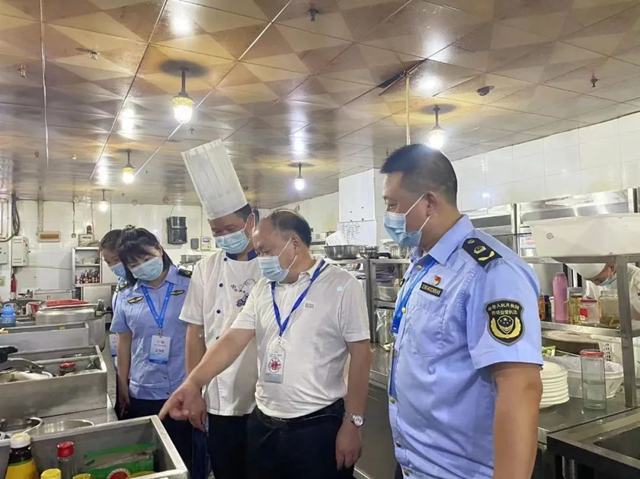 泸州市市场监管局全力保障首届中外地理标志产品博览会食品安全(图2) 2.jpg