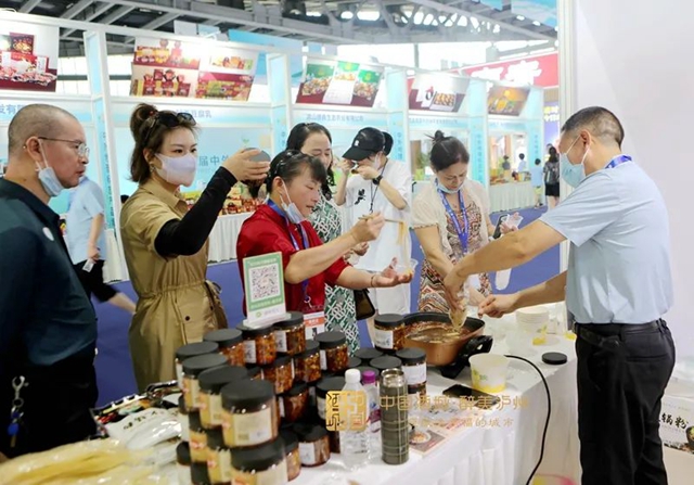 首届中外地博会收官,达成12个地标产品投资合作项目(图2) 地2.jpg