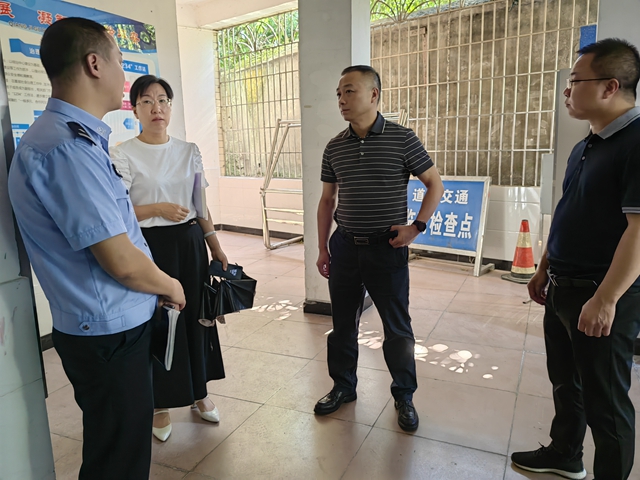 石磊到泸县百和镇调研政法工作(图1) 57b43f09d28fc3ddffc3394e1f54373.jpg