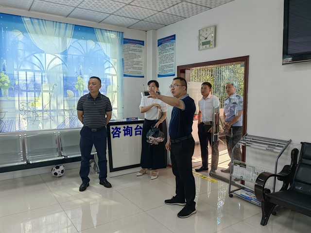 石磊到泸县百和镇调研政法工作(图2) cbd0423548c932f7b8f74bfcb55a624.jpg