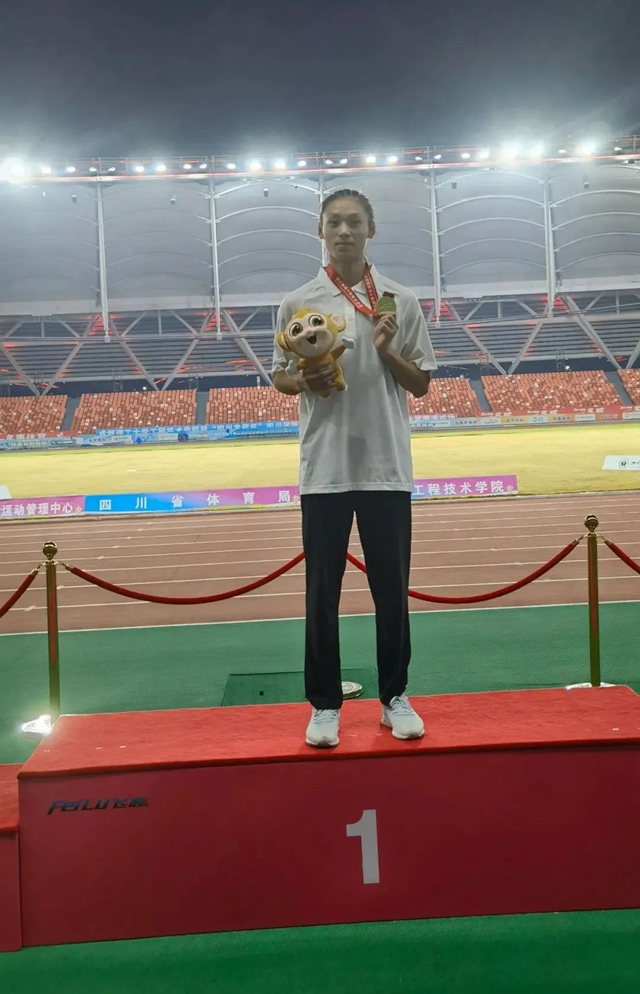 关注省十四运会|刘晏伸破纪录!李湘创纪录!泸州田径健儿再续佳绩(图4) 4.jpg