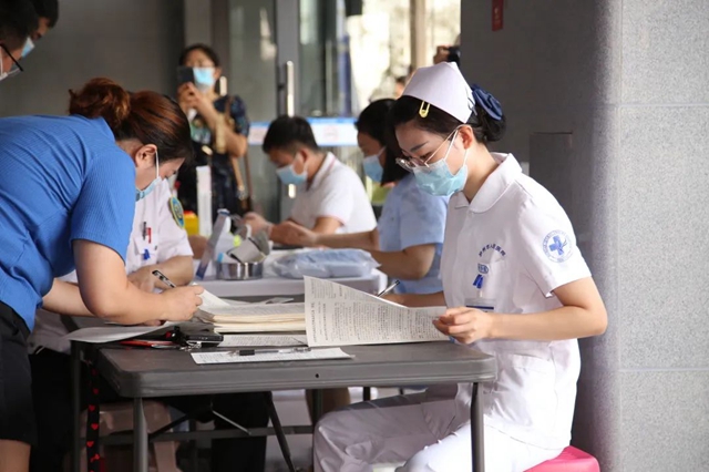 以热血仁心,让生命延续|泸州市人医应急无偿献血29700毫升(图2) 2.jpg