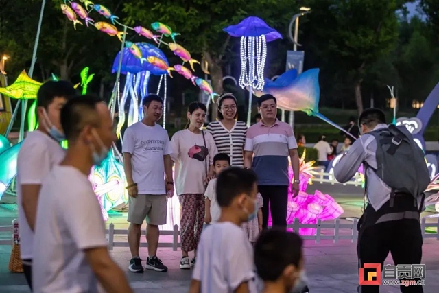 自贡彩灯闪耀唐山,吸引近十万游客!(图3) 3.jpg