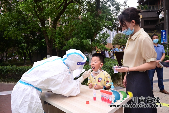 江阳区华阳街道:全员出击全域核酸,全力守护群众生命健康(图1) 1.jpg