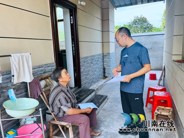 泸县工商联到联系村开展森林防灭火工作 (4).jpg