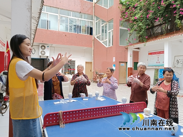 宜宾南溪区长兴镇组织开展“瓶”添生活手工活动(图2) 瓶3.jpg