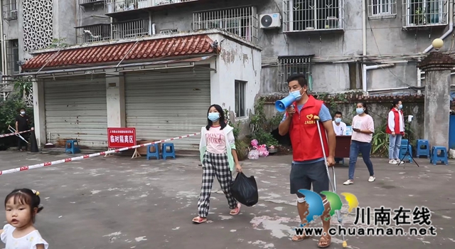 纳溪上马镇：“疫”不容辞，“拐杖”支书刘敬坚守一线
