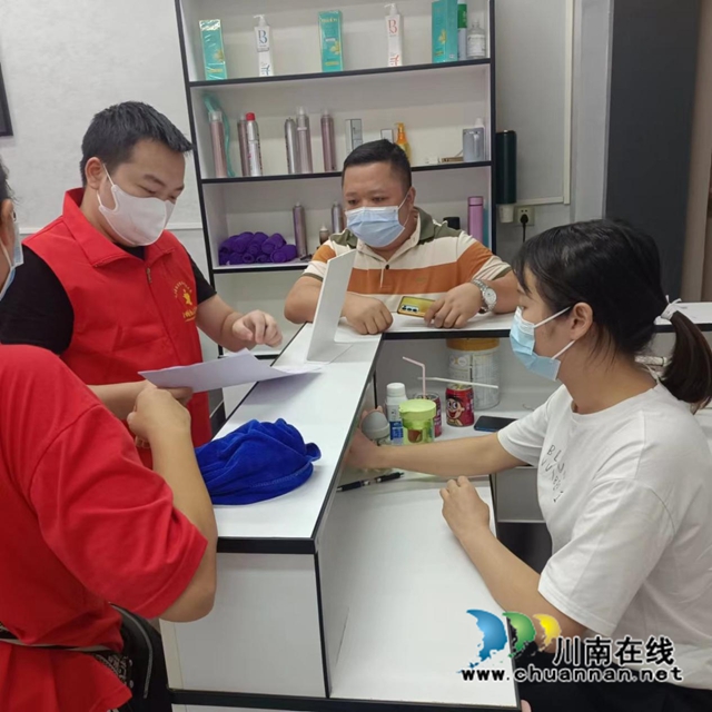 志愿者到美发店宣传疫情防控.jpg
