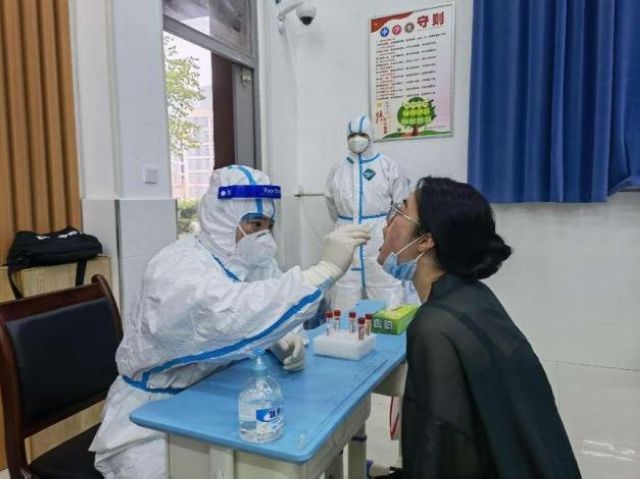 【抗疫决战】守卫健康的战场,西南医大附院人从不缺席!(图18) nEO_IMG_18.jpg