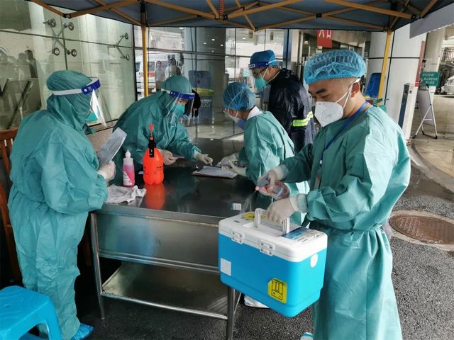 【抗疫决战】守卫健康的战场,西南医大附院人从不缺席!(图22) nEO_IMG_23.jpg