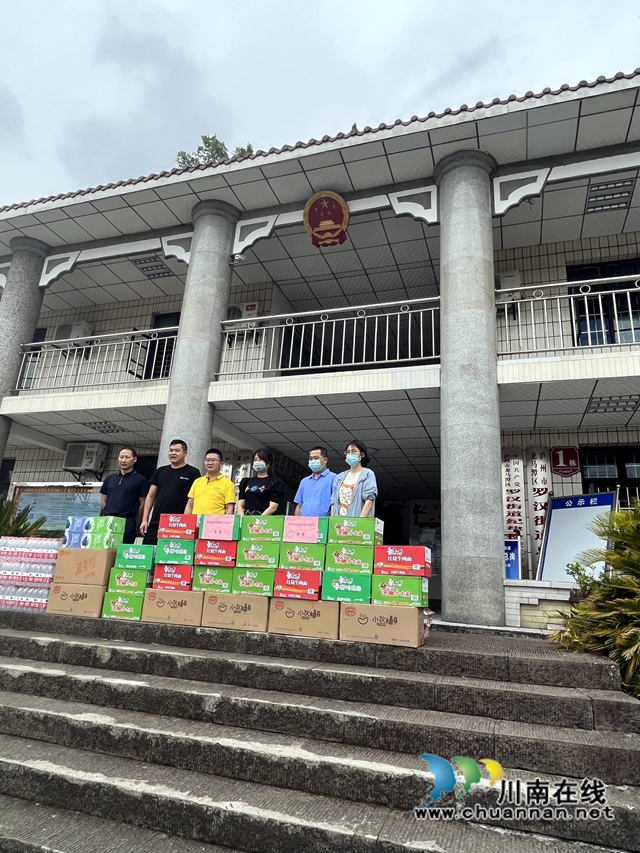 泸州民建:同心战“疫”,勇当先锋(图4) 好食在公司捐赠的抗疫物资3.jpg