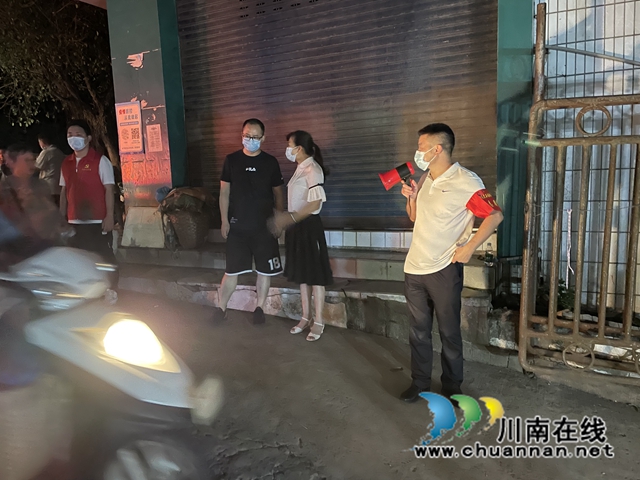 泸县住建局:同心抗疫彰显担当,全力织牢疫情“防线”(图6) 县住建局支援立石镇疫情防控工作 (1).jpg