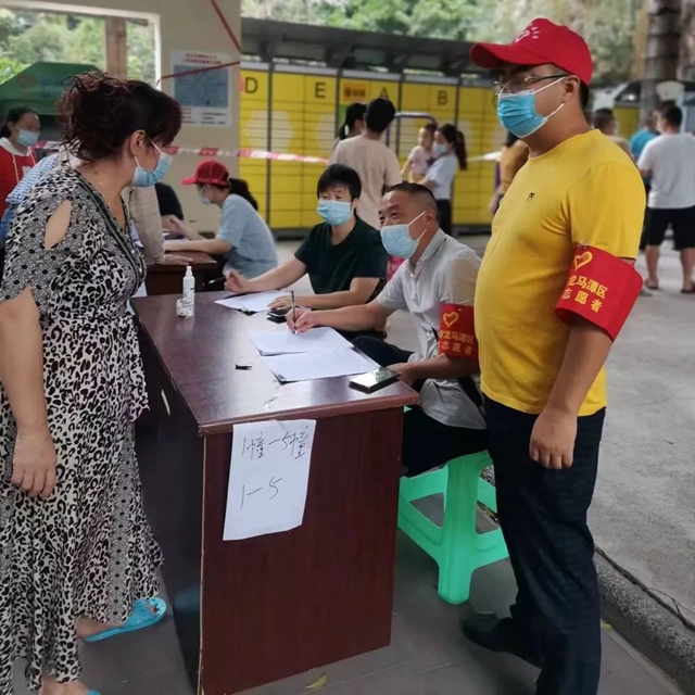 泸州市公路局:党员干部“双报到”,战“疫”一线党旗红(图5) 5.jpg