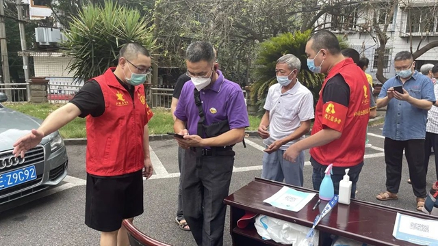 泸州市公路局:党员干部“双报到”,战“疫”一线党旗红(图3) 3.jpg