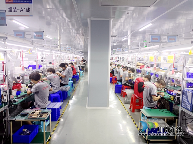 四川欧乐智能技术有限公司生产现场（钟丹摄）.jpg