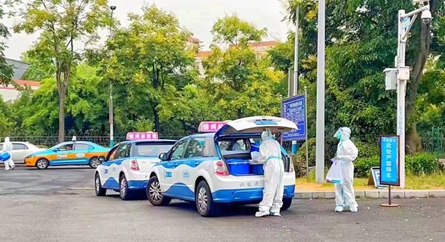 泸州:党员干部“冲前沿”,交通战疫“党旗红”(图6) 6.jpg