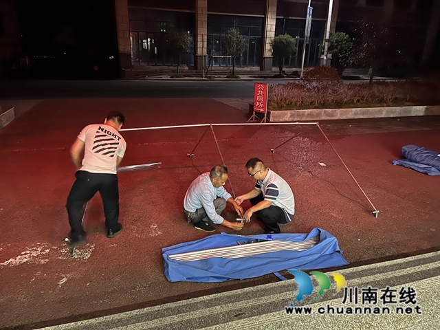 泸县云龙镇:“桑榆”披战甲!68岁老党员奋战抗疫一线(图5) e4e2486428b115ef4c633ad6723f166.jpg