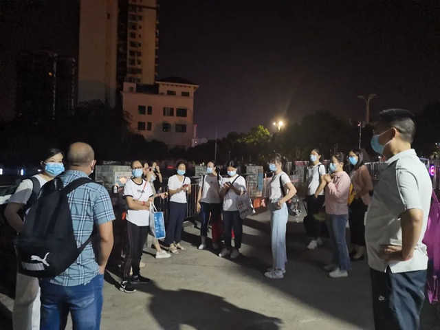 “接电话时还迷迷糊糊,挂了电话我翻身就下床了!”——泸州十八中教师志愿服务纪实(图1) 1.jpg