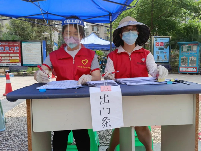 “接电话时还迷迷糊糊,挂了电话我翻身就下床了!”——泸州十八中教师志愿服务纪实(图4) 4.jpg